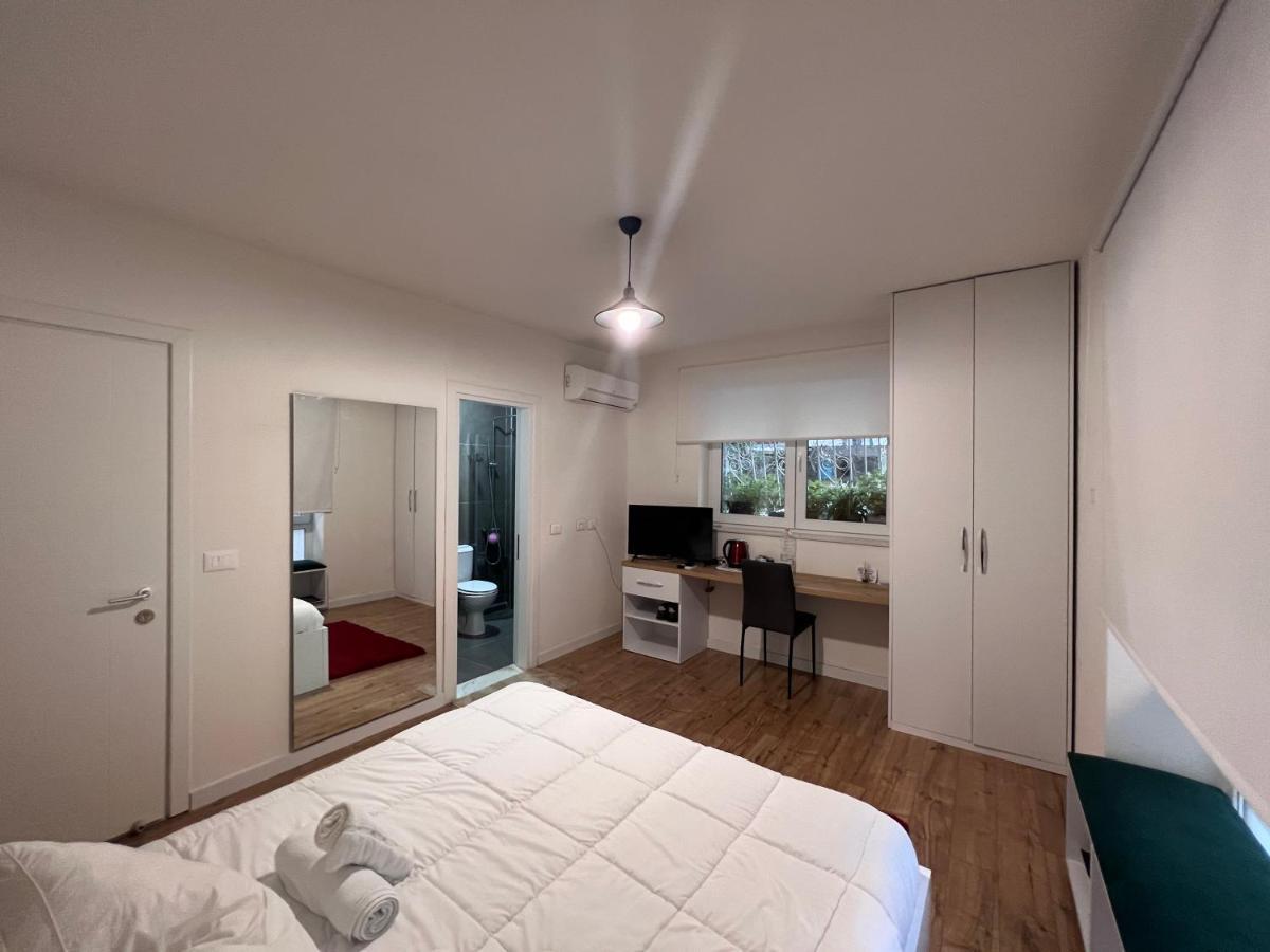 Grand Park & Bllok Area Rooms Tirana Exteriör bild